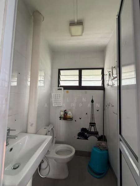 603 Clementi West Street 1, 603 Clementi West Street 1, Buona Vista / West Coast / Clementi New Town, 3 Bedrooms, 1,050 sqft, HDB Flat For Sale, by Helen Yagappan, 500288963 - Bathroom - PropertyGuru.com.sg