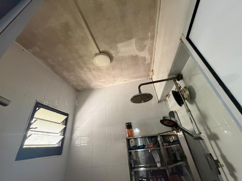 603 Clementi West Street 1, 603 Clementi West Street 1, Buona Vista / West Coast / Clementi New Town, 3 Bedrooms, 1,050 sqft, HDB Flat For Sale, by Helen Yagappan, 500288963 - Bathroom - PropertyGuru.com.sg