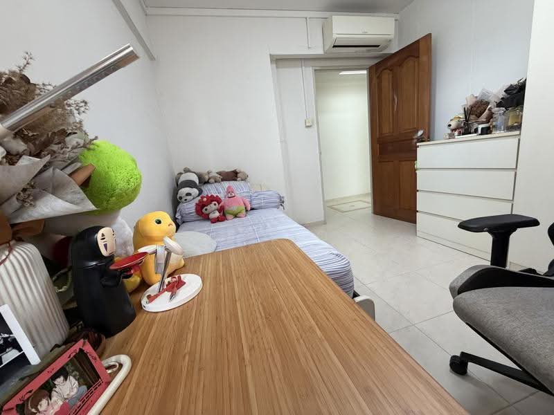 281 Toh Guan Road, 281 Toh Guan Road, Boon Lay / Jurong / Tuas, 3 Bedrooms, 1,291 sqft, HDB Flat For Sale, by Del Leow, 500288967 - Bedroom - PropertyGuru.com.sg