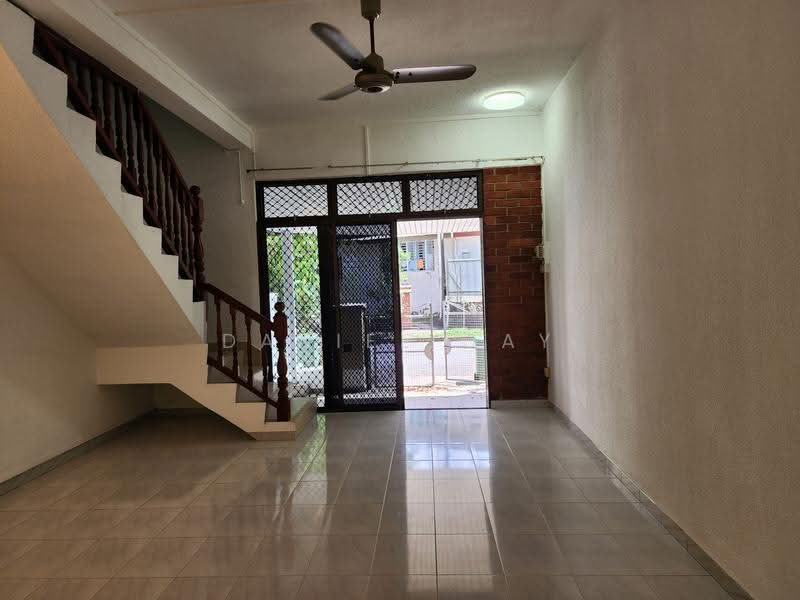 Thomson Garden Estate, Sin Ming Road, Ang Mo Kio / Bishan / Thomson, 3 Bedrooms, 1,700 sqft, Terraced House For Sale, by Daniel Gay, 500288986 - Living Room - PropertyGuru.com.sg