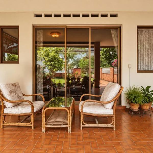 Elevated Corner Semi-Detached | 13.1M Wide Frontage | Regular Shaped Land, Namly Avenue, Namly Garden, Namly Drive, Namly Place, Namly Rise, Namly Crescent, Namly Grove, Namly View Coronation, Bukit Timah, Sixth Avenue, Jalan Ampang, Tanglin / Holland / Bukit Timah, 4 Bedrooms, 3,400 sqft, Semi-Detached House For Sale, by Marissa Soh, 500289019 - Porch - PropertyGuru.com.sg