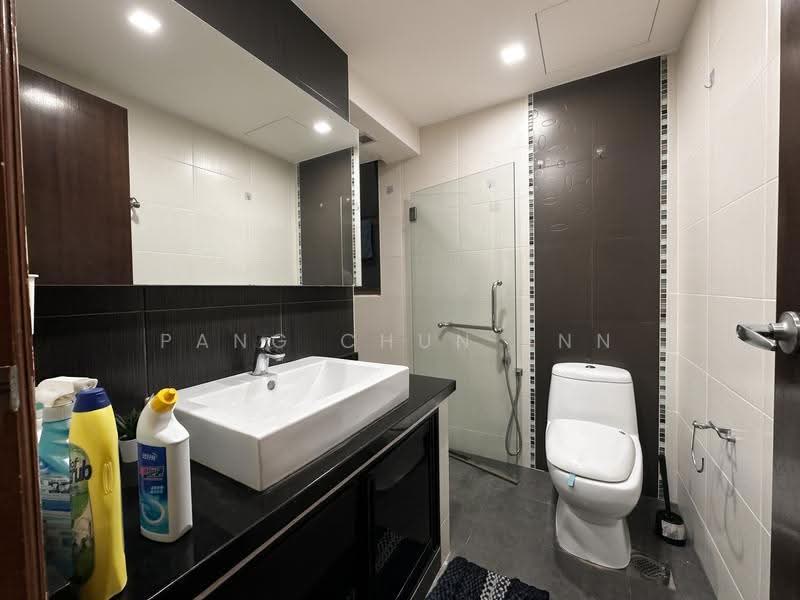 Parkview Apartments, 3 Bukit Batok Street 25, Dairy Farm / Bukit Panjang / Choa Chu Kang, Room Rental, 150 sqft, Apartment For Rent, by Pang Chun Enn, 500289036 - Bathroom - PropertyGuru.com.sg
