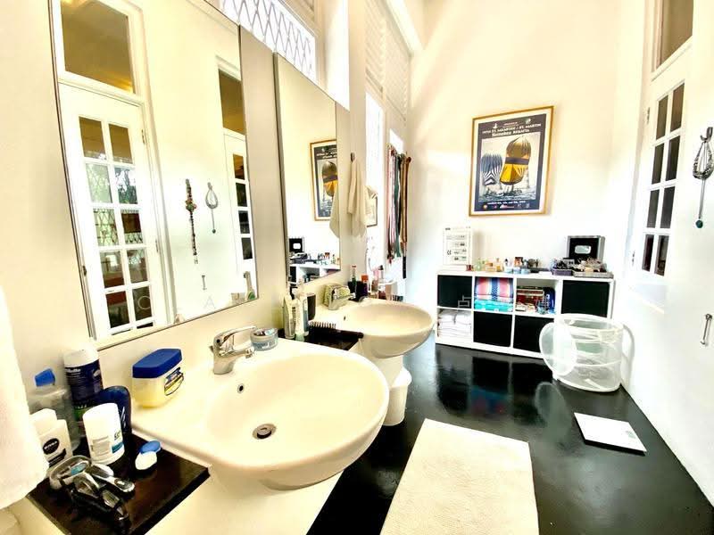 Mount pleasant, Tanglin / Holland / Bukit Timah, 4 Bedrooms, 6,404 sqft, Good Class Bungalow For Rent, by Clare Loh 卢煜婕, 500289054 - Bathroom - PropertyGuru.com.sg