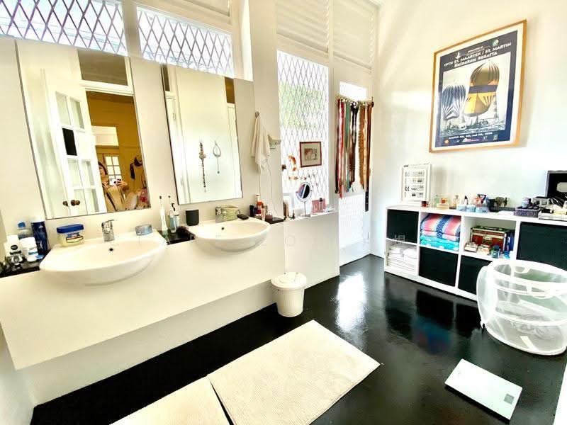 Mount pleasant, Tanglin / Holland / Bukit Timah, 4 Bedrooms, 6,404 sqft, Good Class Bungalow For Rent, by Clare Loh 卢煜婕, 500289054 - Bathroom - PropertyGuru.com.sg