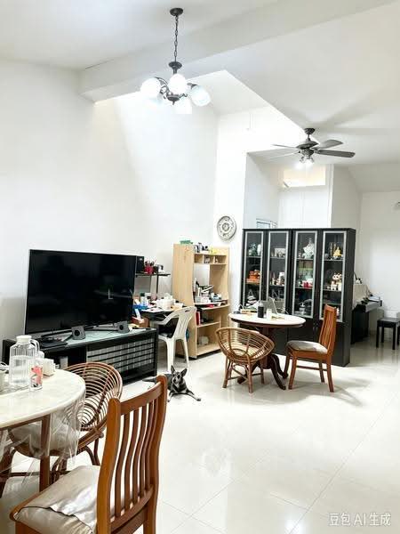 Seletar Hills Estate, Jalan Jarak, Seletar / Yio Chu Kang, 4 Bedrooms, 1,700 sqft, Semi-Detached House For Sale, by Lynn Pan, 500289059 - Living Room - PropertyGuru.com.sg