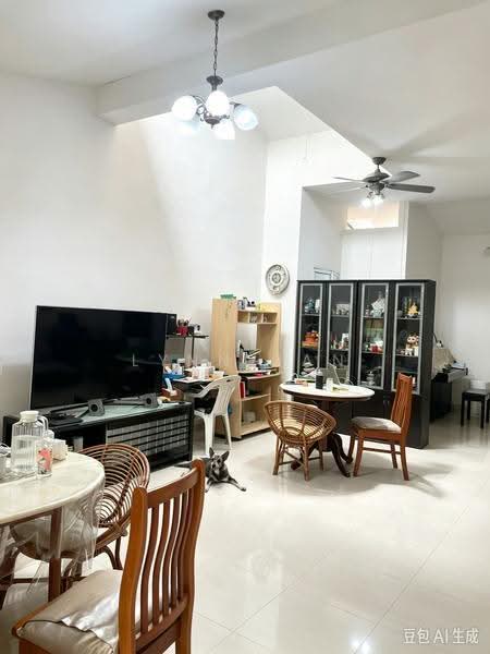 Seletar Hills Estate, Jalan Jarak, Seletar / Yio Chu Kang, 4 Bedrooms, 1,700 sqft, Semi-Detached House For Sale, by Lynn Pan, 500289059 - Living Room - PropertyGuru.com.sg