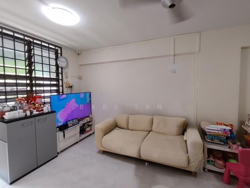 118 Lorong 1 Toa Payoh, 118 Lorong 1 Toa Payoh, Balestier / Toa Payoh, 2 Bedrooms, 700 sqft, HDB Flat For Sale, by Baby Tan, 500289093 - Living Room - PropertyGuru.com.sg