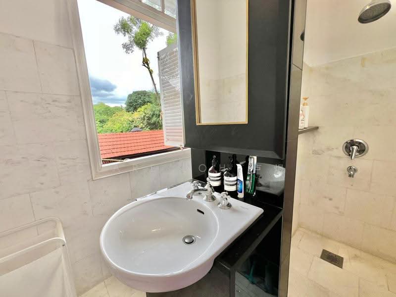 Mount pleasant, Tanglin / Holland / Bukit Timah, 5 Bedrooms, 8,654 sqft, Good Class Bungalow For Rent, by Clare Loh 卢煜婕, 500289100 - Bathroom - PropertyGuru.com.sg