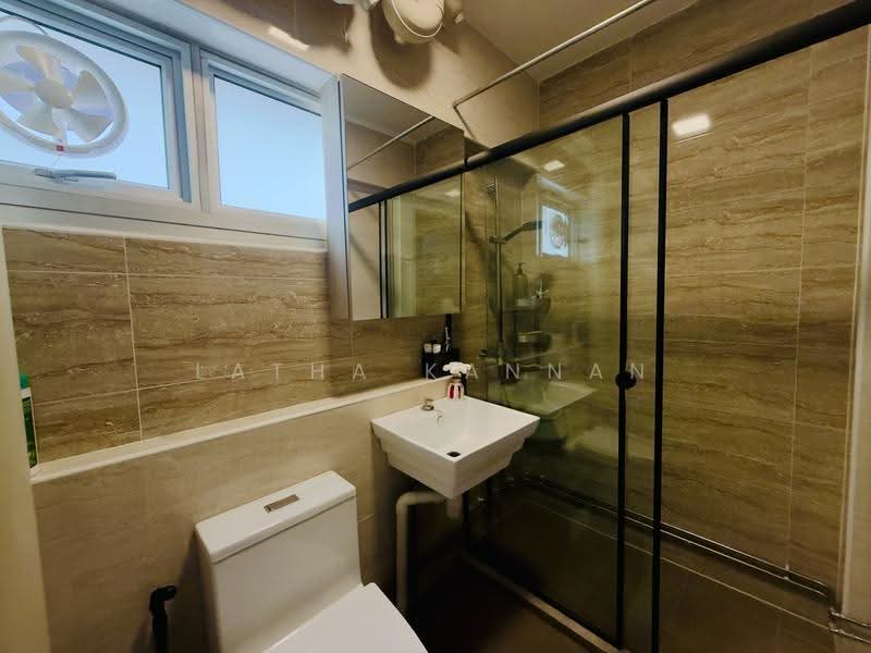 871 Woodlands Street 81, 871 Woodlands Street 81, Admiralty / Woodlands, 3 Bedrooms, 1,195 sqft, HDB Flat For Sale, by Latha Kannan, 500289102 - Bathroom - PropertyGuru.com.sg