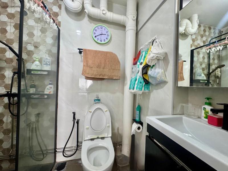 343 Choa Chu Kang Loop, 343 Choa Chu Kang Loop, Dairy Farm / Bukit Panjang / Choa Chu Kang, 2 Bedrooms, 1,356 sqft, HDB Flat For Rent, by Keslyn Chai, 500289104 - Bathroom - PropertyGuru.com.sg