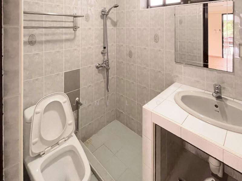 Master Room with Ensuite near Pasir Ris Park | $2,900, Pasir Ris / Tampines, Room Rental, 300 sqft, Semi-Detached House For Rent, by June Ling, 500289119 - Bathroom - PropertyGuru.com.sg