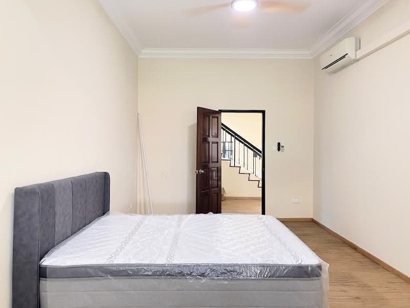 Master Room with Ensuite near Pasir Ris Park | $2,800, Pasir Ris / Tampines, Room Rental, 300 sqft, Semi-Detached House For Rent, by June Ling, 500289131 - Bedroom - PropertyGuru.com.sg