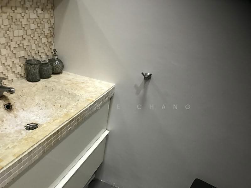 Lakepoint Condo, 2 Lakepoint Drive, Boon Lay / Jurong / Tuas, Room Rental, 120 sqft, Condominium For Rent, by Flossie Chang, 500289142 - Bathroom - PropertyGuru.com.sg