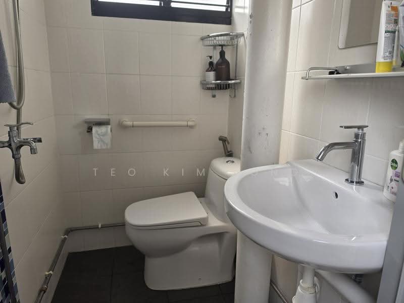 759 Yishun Street 72, 759 Yishun Street 72, Sembawang / Yishun, Room Rental, 100 sqft, HDB Flat For Rent, by Teo Kim Yong, 500289148 - Bathroom - PropertyGuru.com.sg