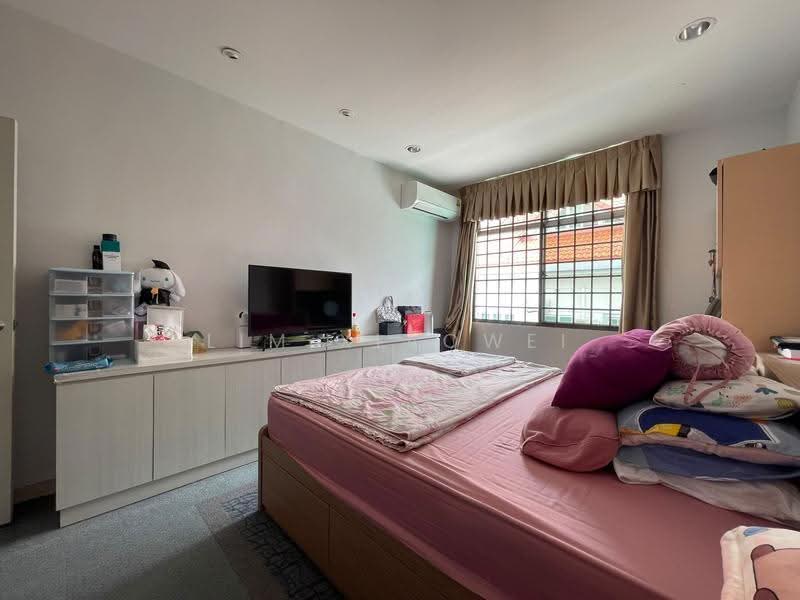 Peakview Estate, Bedok / Upper East Coast, 5 Bedrooms, 2,723 sqft, Corner Terrace For Sale, by Lim Xiaowei, 500289154 - Bedroom - PropertyGuru.com.sg