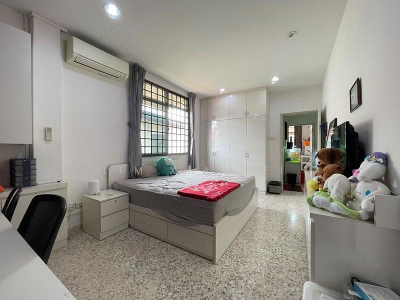 Peakview Estate, Bedok / Upper East Coast, 5 Bedrooms, 2,723 sqft, Corner Terrace For Sale, by Lim Xiaowei, 500289154 - Bedroom - PropertyGuru.com.sg