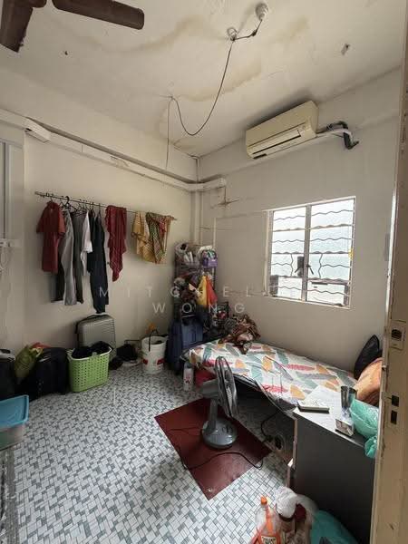 Flanders, Farrer Park / Serangoon Rd, 3 Bedrooms, 1,011 sqft, Walk-up Apartment For Sale, by Mitchelle Wong, 500289187 - Original Bedroom - PropertyGuru.com.sg