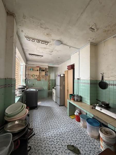 Flanders, Farrer Park / Serangoon Rd, 3 Bedrooms, 1,011 sqft, Walk-up Apartment For Sale, by Mitchelle Wong, 500289187 - Original Kitchen area - PropertyGuru.com.sg