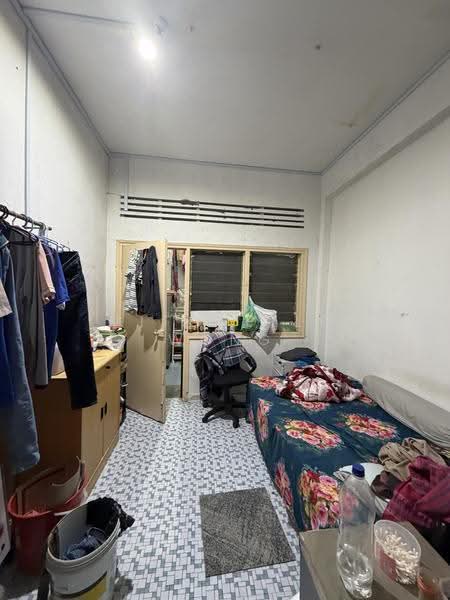 Flanders, Farrer Park / Serangoon Rd, 3 Bedrooms, 1,011 sqft, Walk-up Apartment For Sale, by Mitchelle Wong, 500289187 - Original Bedroom - PropertyGuru.com.sg