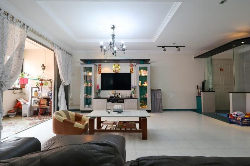 330 Tampines Street 32, 330 Tampines Street 32, Pasir Ris / Tampines, 3 Bedrooms, 1,582 sqft, HDB Flat For Sale, by Yeo Victor, 500289197 - Living Room - PropertyGuru.com.sg