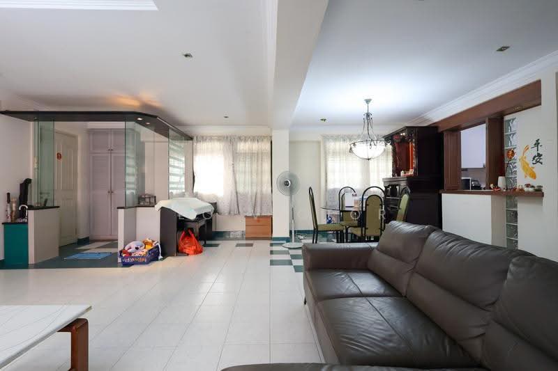 330 Tampines Street 32, 330 Tampines Street 32, Pasir Ris / Tampines, 3 Bedrooms, 1,582 sqft, HDB Flat For Sale, by Yeo Victor, 500289197 - Living Room - PropertyGuru.com.sg