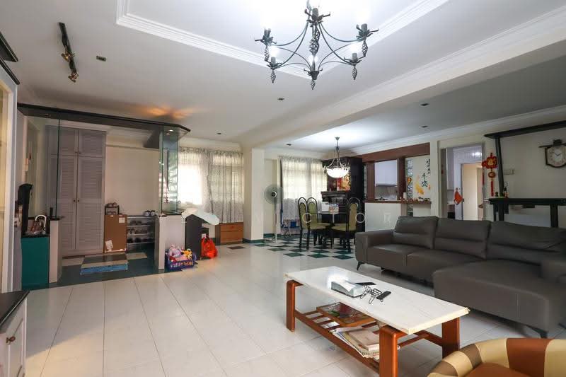 330 Tampines Street 32, 330 Tampines Street 32, Pasir Ris / Tampines, 3 Bedrooms, 1,582 sqft, HDB Flat For Sale, by Yeo Victor, 500289197 - Living Room - PropertyGuru.com.sg
