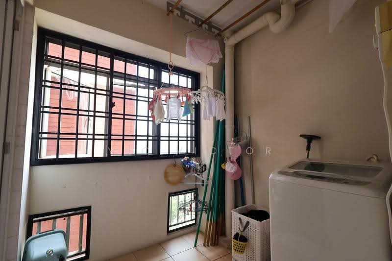 330 Tampines Street 32, 330 Tampines Street 32, Pasir Ris / Tampines, 3 Bedrooms, 1,582 sqft, HDB Flat For Sale, by Yeo Victor, 500289197 - Balcony - PropertyGuru.com.sg