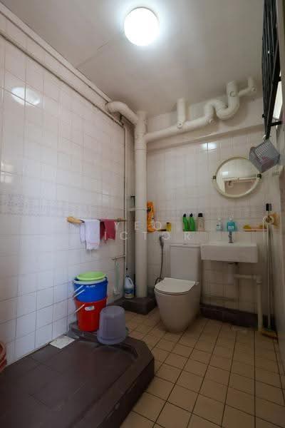 330 Tampines Street 32, 330 Tampines Street 32, Pasir Ris / Tampines, 3 Bedrooms, 1,582 sqft, HDB Flat For Sale, by Yeo Victor, 500289197 - Bathroom - PropertyGuru.com.sg
