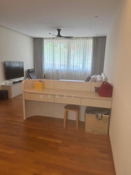 Renovated 3 storey Semi D at Sennett Drive for sale, Sennett Drive, Bedok / Upper East Coast, 5 Bedrooms, 6,000 sqft, Semi-Detached House For Sale, by Kensy ., 500289202 - Bedroom - PropertyGuru.com.sg