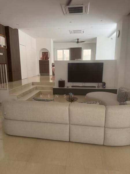 Renovated 3 storey Semi D at Sennett Drive for sale, Sennett Drive, Bedok / Upper East Coast, 5 Bedrooms, 6,000 sqft, Semi-Detached House For Sale, by Kensy ., 500289202 - Living Room - PropertyGuru.com.sg