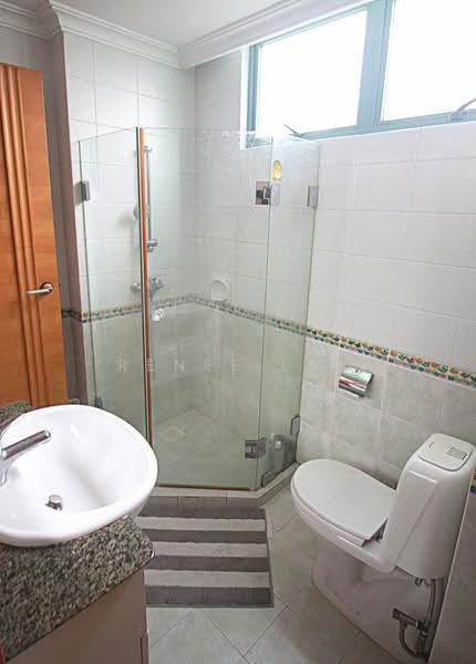 Mutiara View, 11 Jalan Mutiara, Tanglin / Holland / Bukit Timah, 3 Bedrooms, 1,173 sqft, Apartment For Sale, by Renee Lim, 500289223 - Common Bathroom - PropertyGuru.com.sg