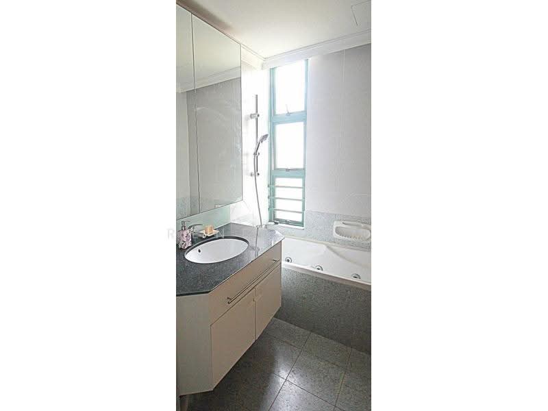 Mutiara View, 11 Jalan Mutiara, Tanglin / Holland / Bukit Timah, 3 Bedrooms, 1,173 sqft, Apartment For Sale, by Renee Lim, 500289223 - Master Bathroom - PropertyGuru.com.sg