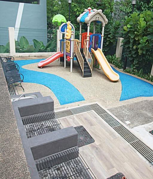 Mutiara View, 11 Jalan Mutiara, Tanglin / Holland / Bukit Timah, 3 Bedrooms, 1,173 sqft, Apartment For Sale, by Renee Lim, 500289223 - Playground and BBQ - PropertyGuru.com.sg
