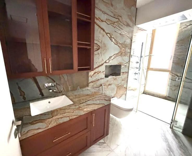 D04 TRANQUIL PREMIUM WATERFRONT LIVING WITH PRIVATE BERTH. POOL & LIFTJEAN 93571119, Sentosa, Harbourfront / Telok Blangah, 5 Bedrooms, 6,300 sqft, Bungalow House For Sale, by Jean Ong, 500289259 - Bathroom - PropertyGuru.com.sg