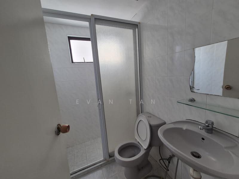 Bayshore Park, 50 Bayshore Road, Bedok / Upper East Coast, Room Rental, 120 sqft, Condominium For Rent, by Evan Tan, 500289290 - Bathroom - PropertyGuru.com.sg