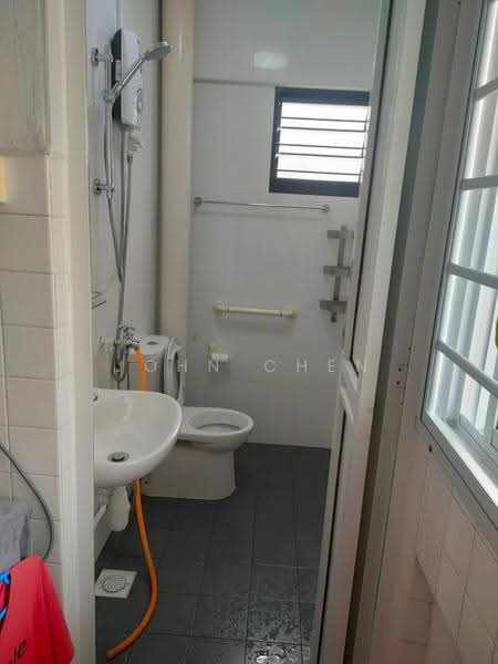 850 Tampines Street 82, 850 Tampines Street 82, Pasir Ris / Tampines, Room Rental, 120 sqft, HDB Flat For Rent, by John Chen, 500289295 - Bathroom - PropertyGuru.com.sg