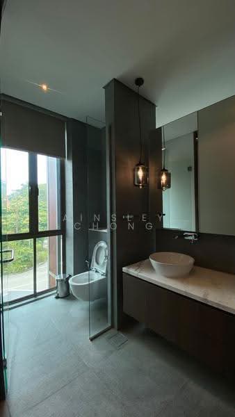 Renovated Ready to Move In Corner Terrace Within 8 Mins to Tanah Merah MRT, Bedok / Upper East Coast, 6 Bedrooms, 6,500 sqft, Corner Terrace For Sale, by Ainsley Chong, 500289317 - Bathroom - PropertyGuru.com.sg