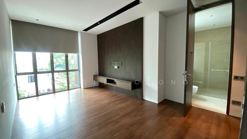 Renovated Ready to Move In Corner Terrace Within 8 Mins to Tanah Merah MRT, Bedok / Upper East Coast, 6 Bedrooms, 6,500 sqft, Corner Terrace For Sale, by Ainsley Chong, 500289317 - Bedroom - PropertyGuru.com.sg