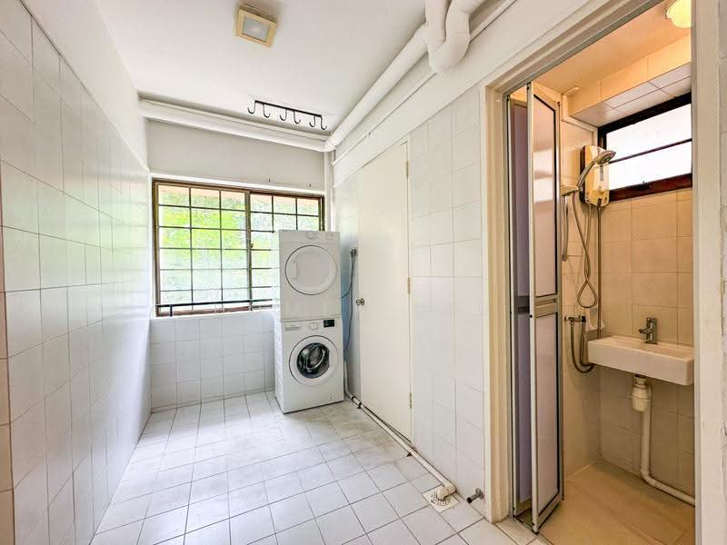 4 Bed Spacious unit near East Coast Park, Marine Parade Road, East Coast / Marine Parade, 4 Bedrooms, 2,776 sqft, Condominium For Rent, by Homer Lau, 500289332 - Bathroom - PropertyGuru.com.sg