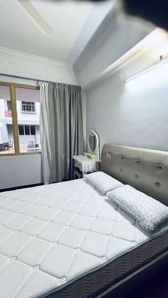 Villa Azura, 1 Cherry Avenue, Tanglin / Holland / Bukit Timah, Room Rental, 200 sqft, Condominium For Rent, by Evelyn Yew, 500289339 - Bedroom - PropertyGuru.com.sg