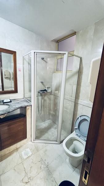Villa Azura, 1 Cherry Avenue, Tanglin / Holland / Bukit Timah, Room Rental, 200 sqft, Condominium For Rent, by Evelyn Yew, 500289339 - Bathroom - PropertyGuru.com.sg