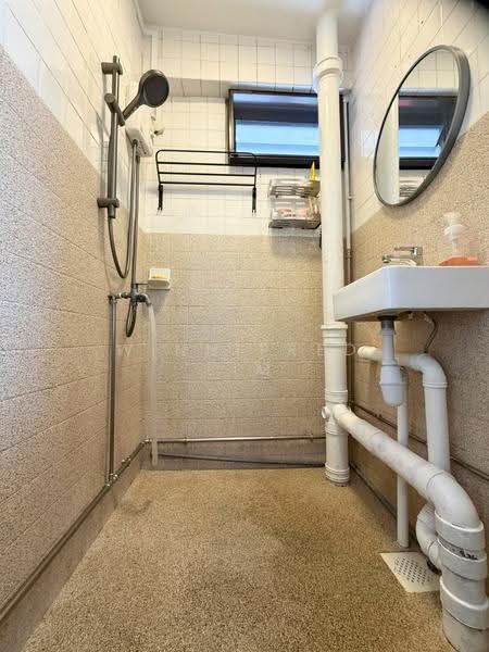 1 Saint George's Road, 1 Saint George's Road, Balestier / Toa Payoh, 3 Bedrooms, 893 sqft, HDB Flat For Sale, by Winnifred Lim, 500289340 - Bathroom - PropertyGuru.com.sg