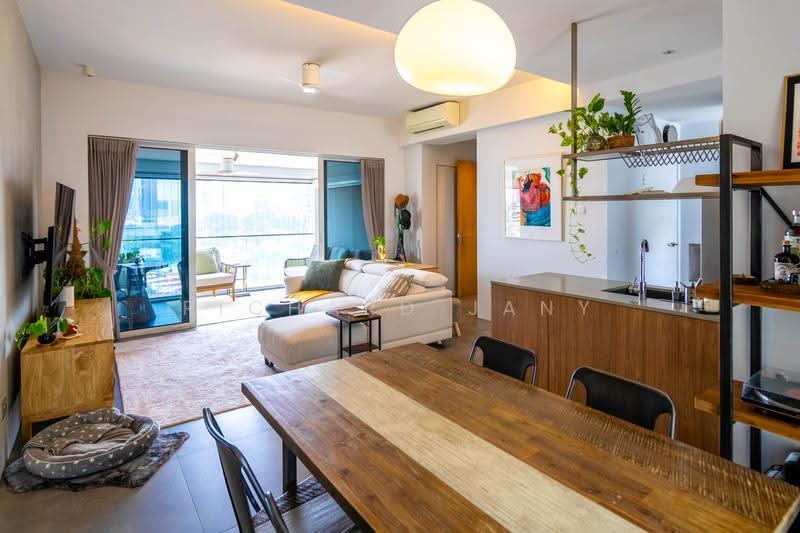 The Regency at Tiong Bahru, 38 Chay Yan Street, Alexandra / Commonwealth, 3 Bedrooms, 1,281 sqft, Condominium For Sale, by Richard Jany, 500289355 - Living Room - PropertyGuru.com.sg