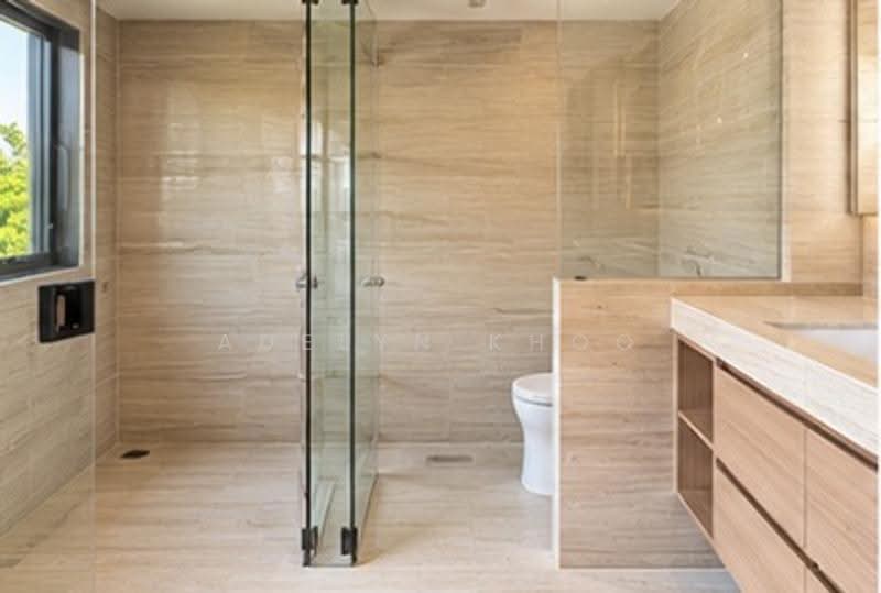 BRAND NEW DETACHED WITH POOL & LIFT @OEI TIONG HAM PARK GCBA UBBLOCK VIEW WITH, OEI TIONG HAM/ LEEDON/ SAMPURNA / PELANGI/ HARUM / FORD /HOLLAND/ CORONATION, Tanglin / Holland / Bukit Timah, 5 Bedrooms, 11,334 sqft, Bungalow House For Sale, by Adelyn Khoo, 500289356 - Bathroom - PropertyGuru.com.sg