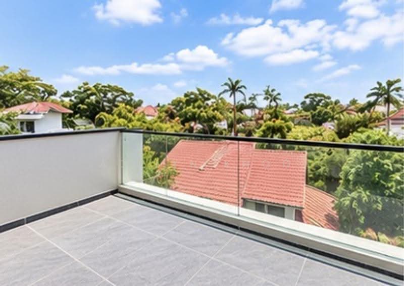 BRAND NEW DETACHED WITH POOL & LIFT @OEI TIONG HAM PARK GCBA UBBLOCK VIEW WITH, OEI TIONG HAM/ LEEDON/ SAMPURNA / PELANGI/ HARUM / FORD /HOLLAND/ CORONATION, Tanglin / Holland / Bukit Timah, 5 Bedrooms, 11,334 sqft, Bungalow House For Sale, by Adelyn Khoo, 500289356 - Balcony - PropertyGuru.com.sg