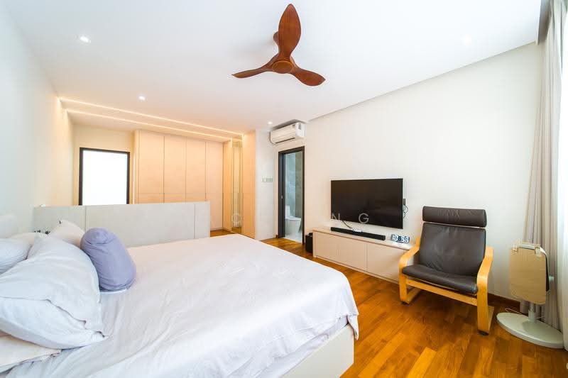 Freehold Semi-D in Bayshore, Sennett Drive, Bedok / Upper East Coast, 5 Bedrooms, 6,000 sqft, Semi-Detached House For Sale, by Jacky Ng, 500289367 - Bedroom - PropertyGuru.com.sg