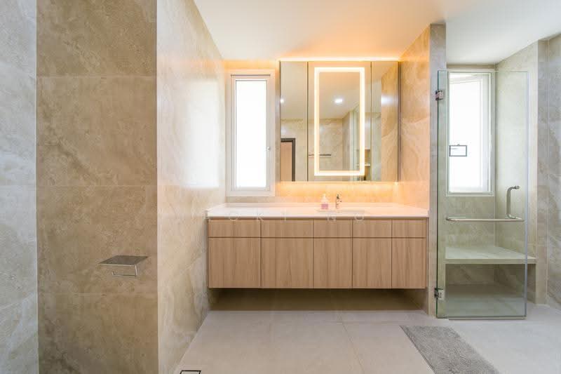 Freehold Semi-D in Bayshore, Sennett Drive, Bedok / Upper East Coast, 5 Bedrooms, 6,000 sqft, Semi-Detached House For Sale, by Jacky Ng, 500289367 - Bathroom - PropertyGuru.com.sg