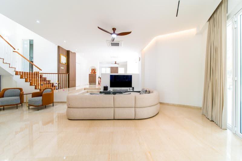 Freehold Semi-D in Bayshore, Sennett Drive, Bedok / Upper East Coast, 5 Bedrooms, 6,000 sqft, Semi-Detached House For Sale, by Jacky Ng, 500289367 - Living Room - PropertyGuru.com.sg