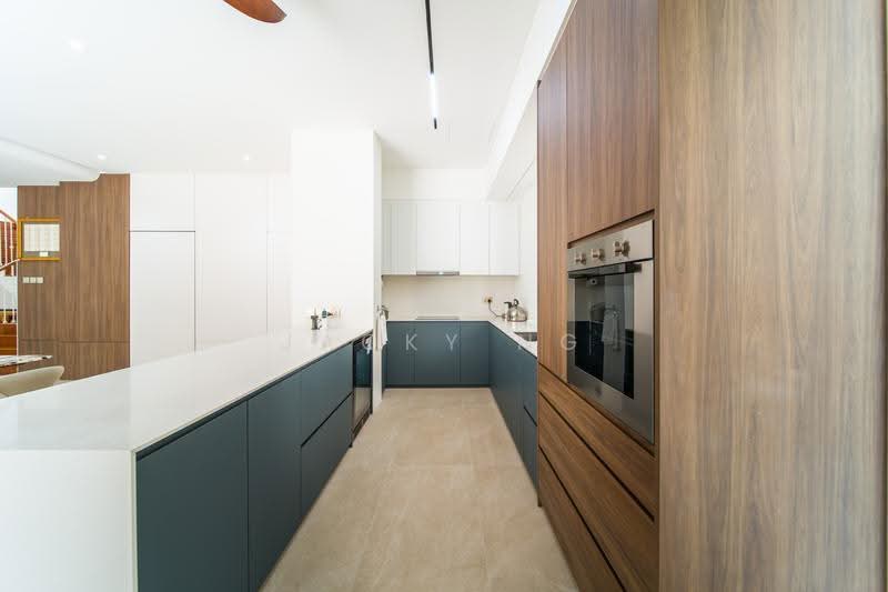 Freehold Semi-D in Bayshore, Sennett Drive, Bedok / Upper East Coast, 5 Bedrooms, 6,000 sqft, Semi-Detached House For Sale, by Jacky Ng, 500289367 - Kitchen - PropertyGuru.com.sg