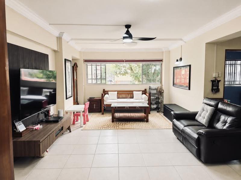 433 Hougang Avenue 8, 433 Hougang Avenue 8, Hougang / Punggol / Sengkang, 4 Bedrooms, 1,313 sqft, HDB Flat For Sale, by Siti Alawiah Ishak, 500289387 - Living Room - PropertyGuru.com.sg